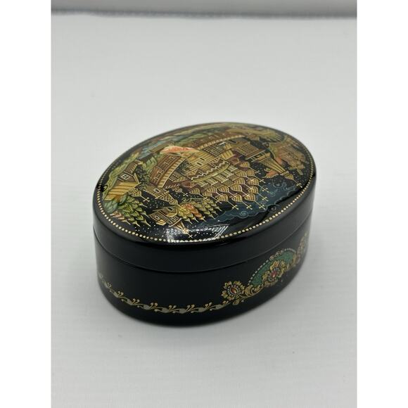 Russian Lacquer Papier Mache Box Kholui Village Scene Oval Signed - Picture 5 of 9